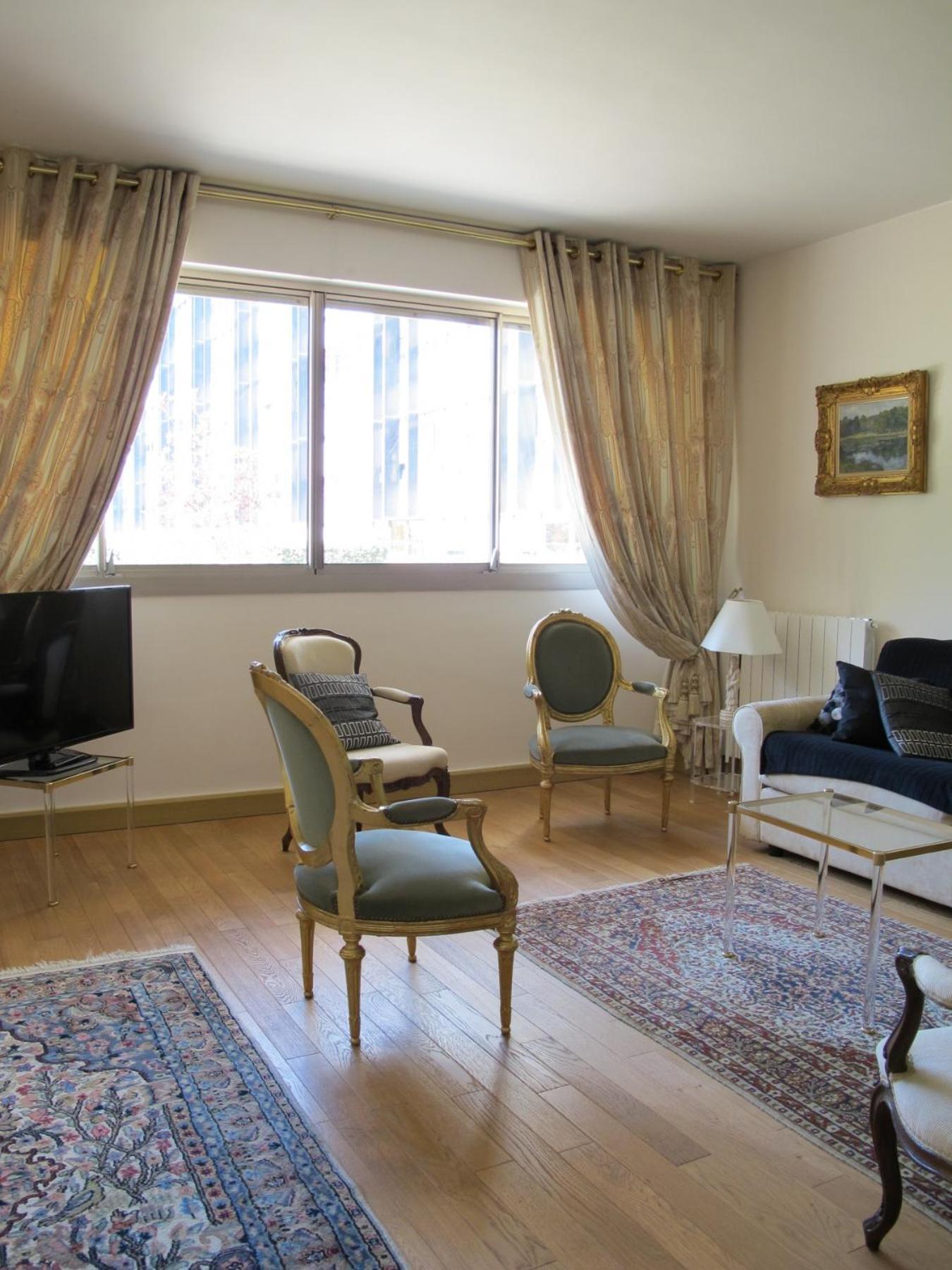 Apartment Rue De Courcelles - 8 *